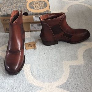 Born boots. NWT. Cognac.